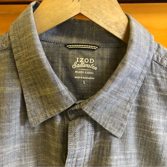 Men's IZOD Shirt Size Large / Saltwater Relaxed Fit / Blue Short Sleeves - Picture 4 of 8